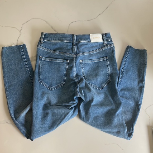 Express Super High Waisted Medium Wash Double Button Skinny Jeans in Size 6R - Picture 2 of 6